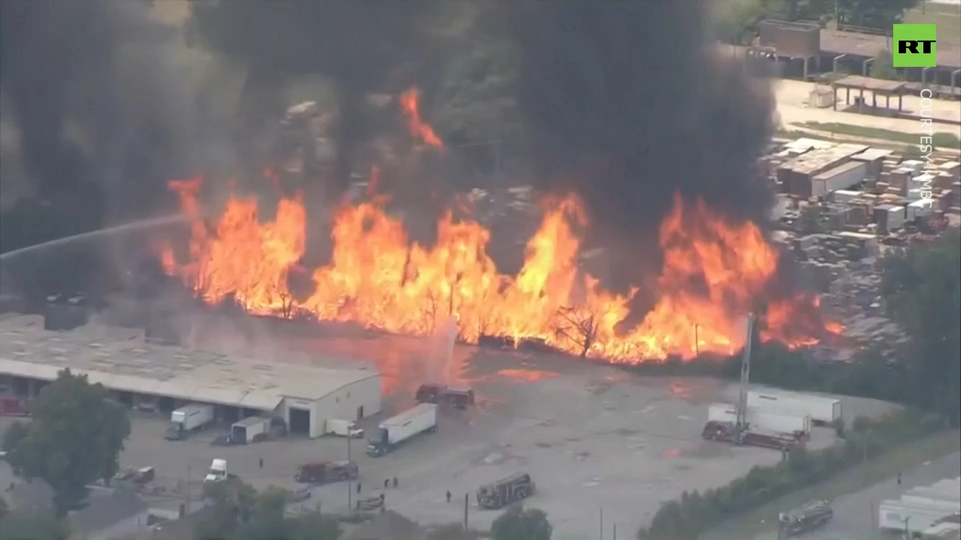 Huge inferno grips Kansas City wood-pallet warehouse