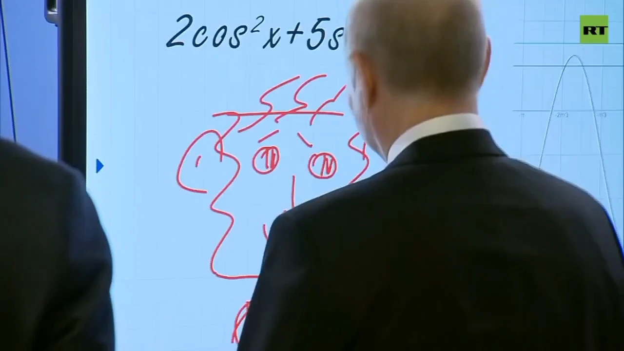 Putin drawing on digital whiteboard: 2023 vs 2013