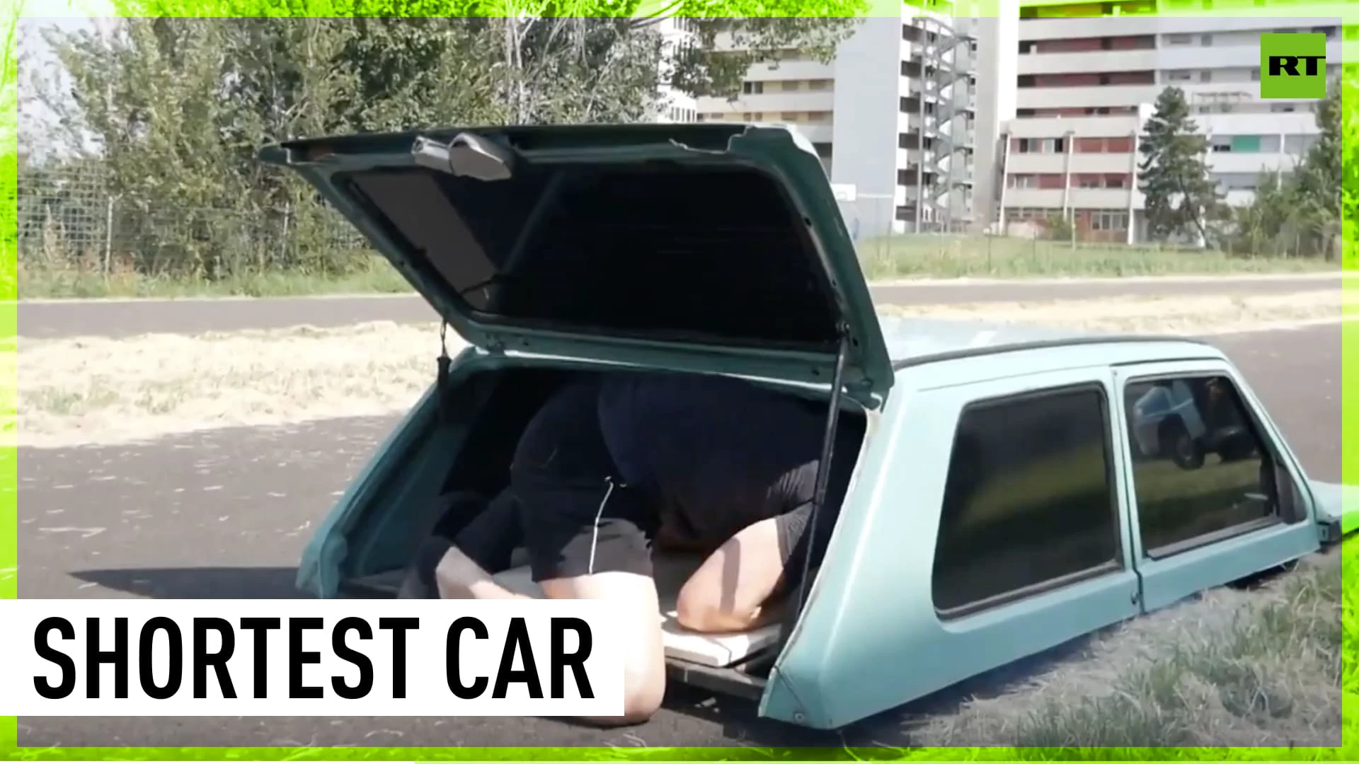 Italian car enthusiasts create world’s shortest car