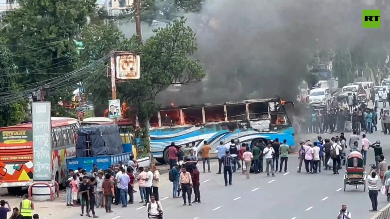 Violent clashes break out in Dhaka between nationalists and police