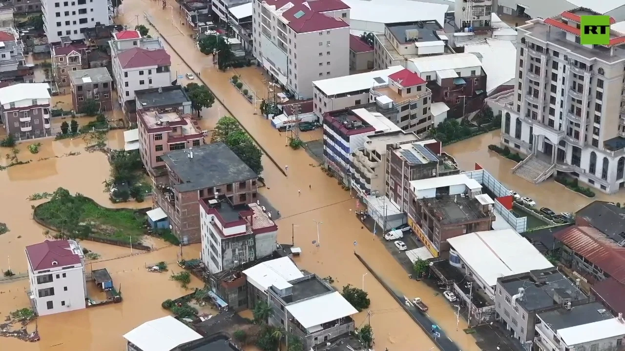 Typhoon Doksuri brings floods to Quanzhou