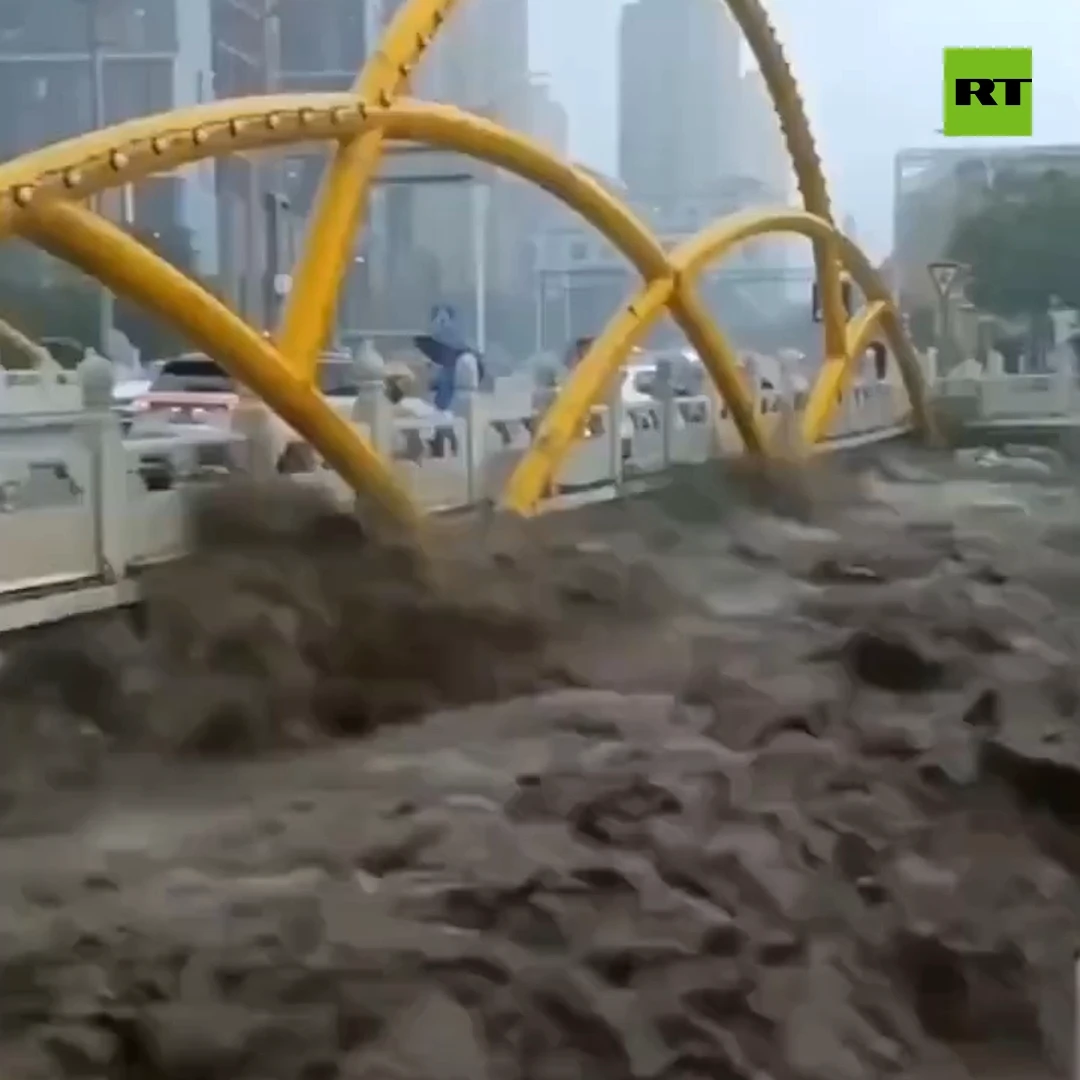 River of cars fills Beijing streets amid deadly flooding