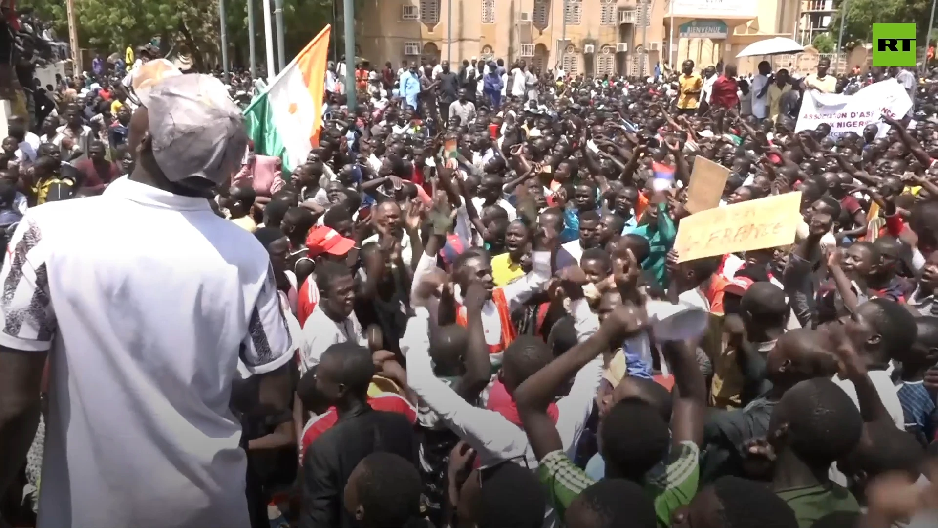 Niger coup supporters storm French embassy