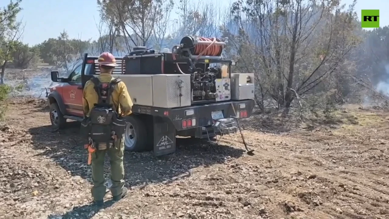 Wildfire in Texas destroys homes, prompts evacuations