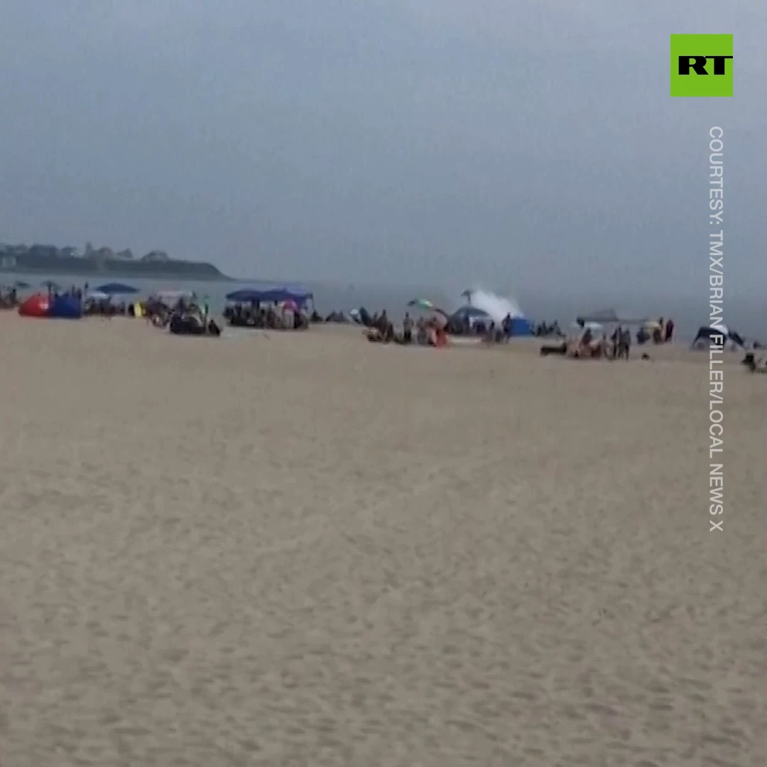 Plane crash lands on New Hampshire beach