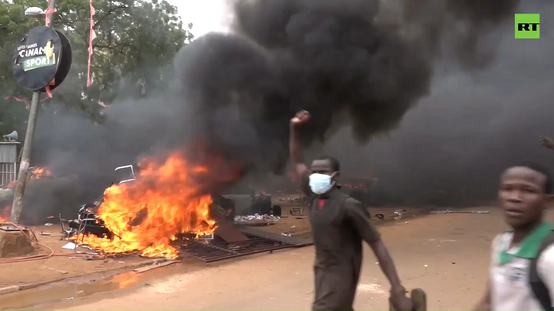 Ruling party HQ torched by coup supporters in Niger