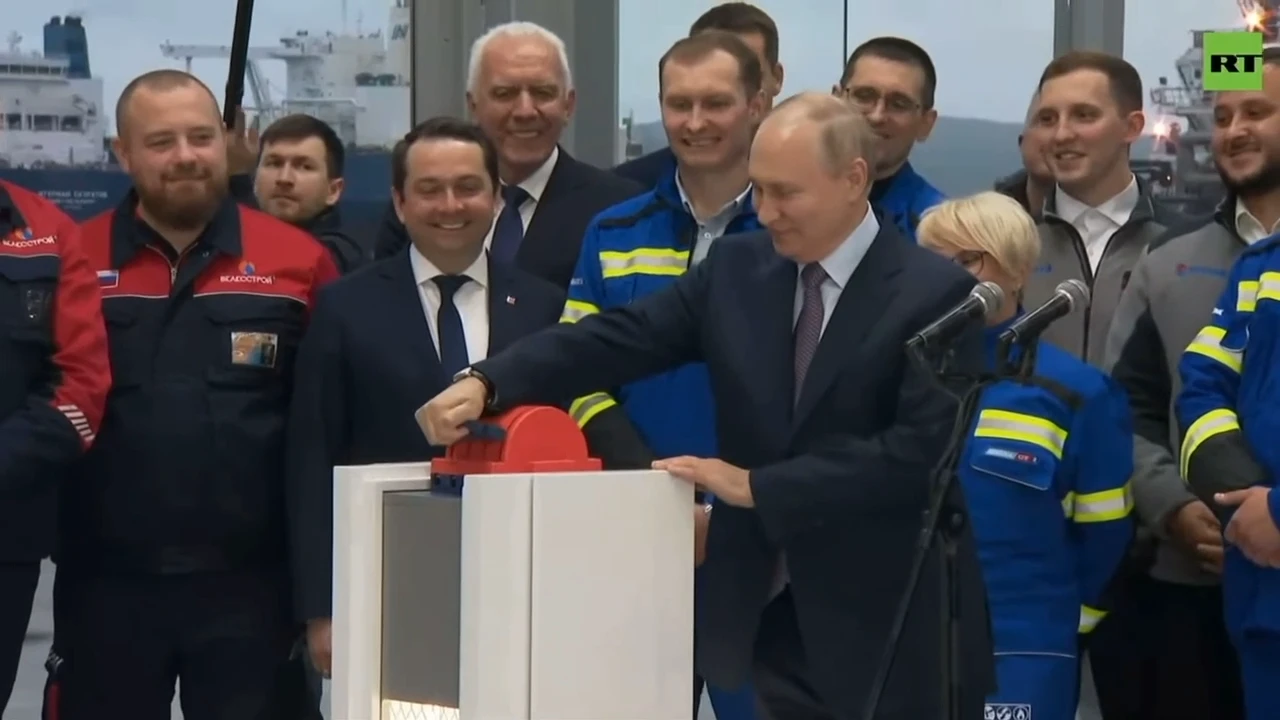 Putin launches first 'Arctic LNG 2' line