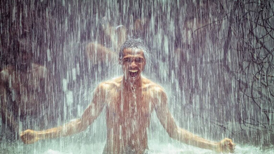 Banho de chuva na noite fria!