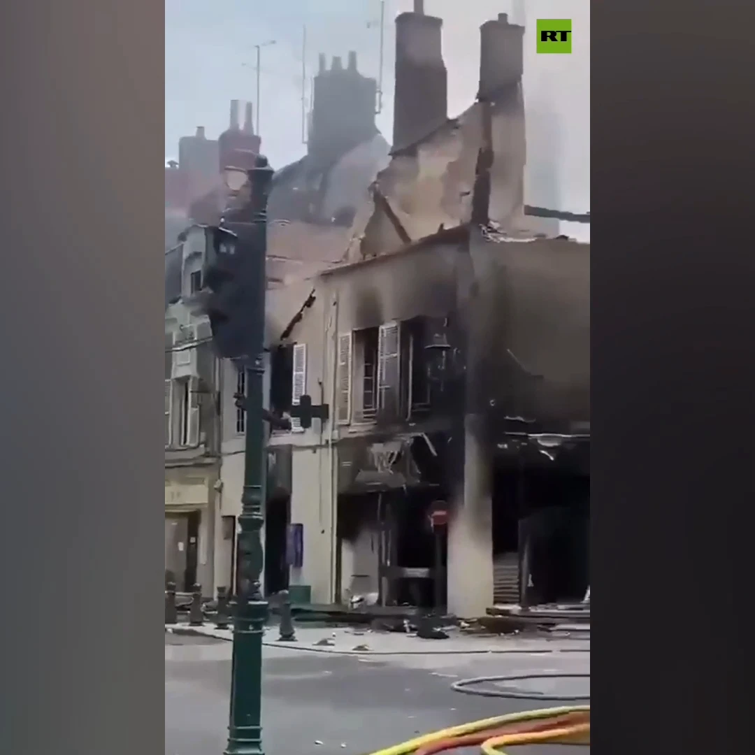 Pharmacy building collapses after being set on fire by French rioters