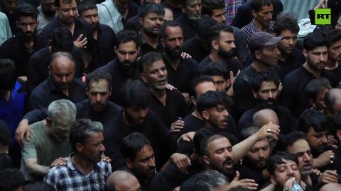 Thousands of Shia Muslims perform self-flagellation ritual
