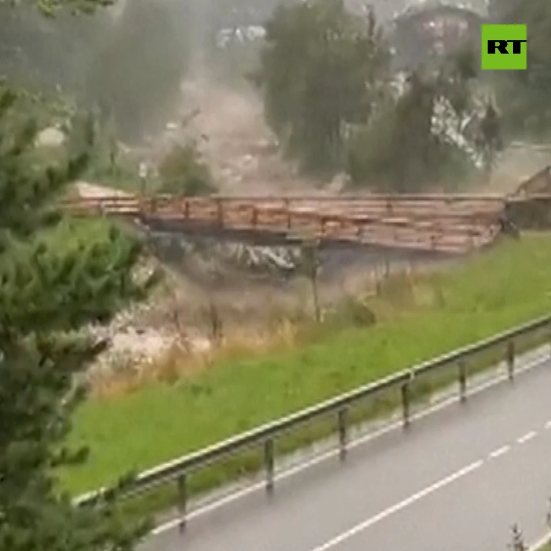 Overflown river destroys bridge in Italy