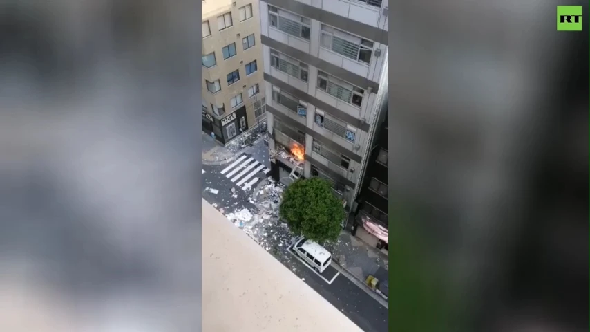 Blast rocks building in downtown Tokyo