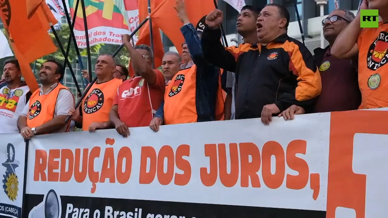 Trade unionists hold mass meeting against indignantly high interest rates in Brazil