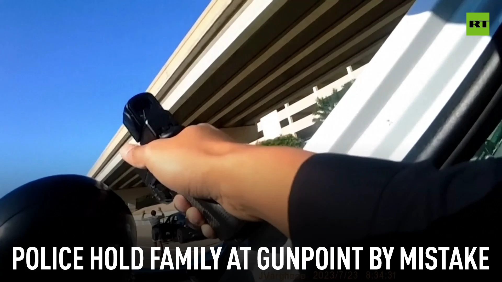 Police hold family at gunpoint by mistake