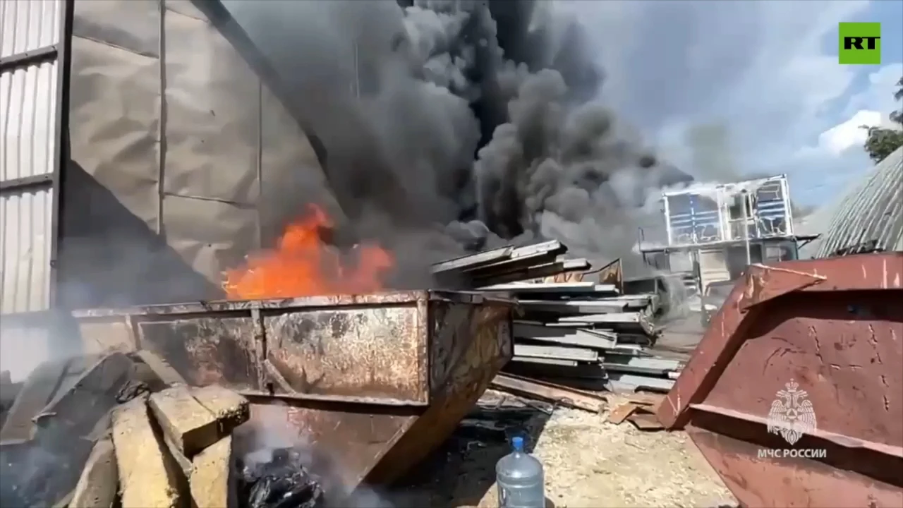 EMERCOM crew put out massive fire at a construction company in Moscow