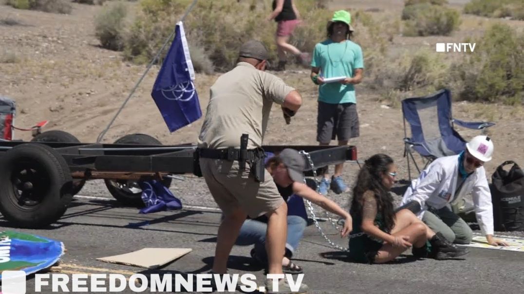 Burning Man Festival Road SHUT DOWN, Attendees Fight Protesters and RANGERS RAM Blockade - NEVADA