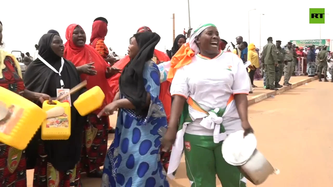 Nigerien women participate in 'make noise' protest against French troops