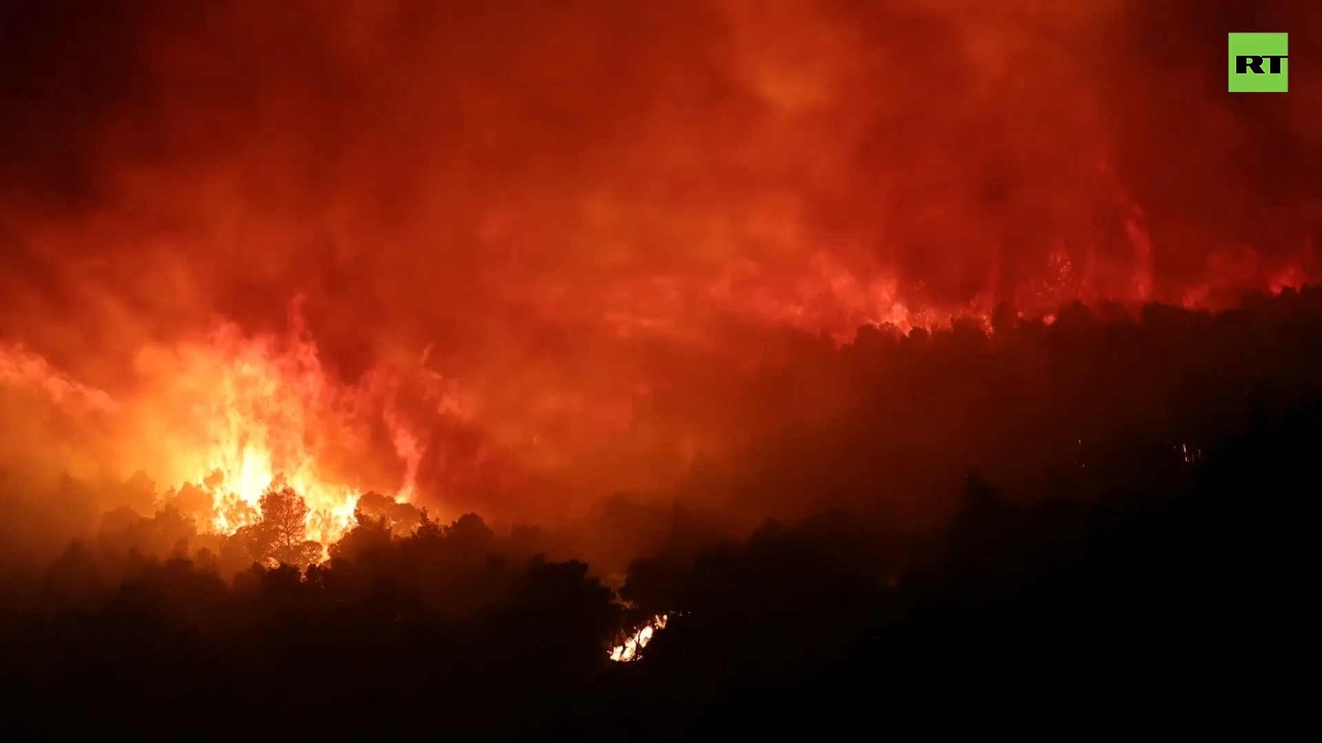 Blazing inferno spreads in Athens