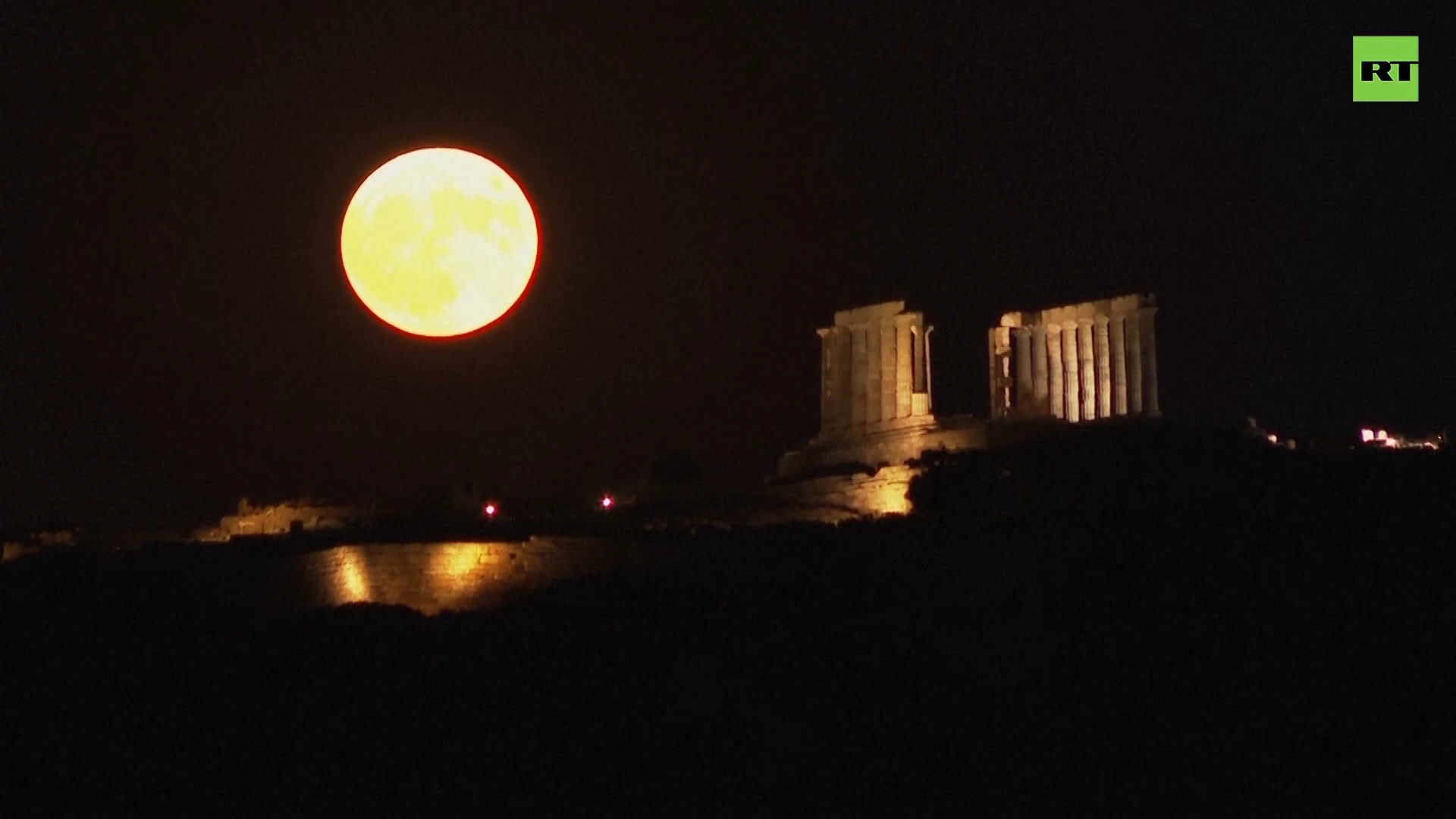 Timelapse: Supermoon rising in the sky near Athens