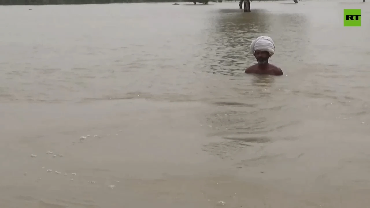 Tens of thousands people evacuated from flood-hit areas in Pakistan