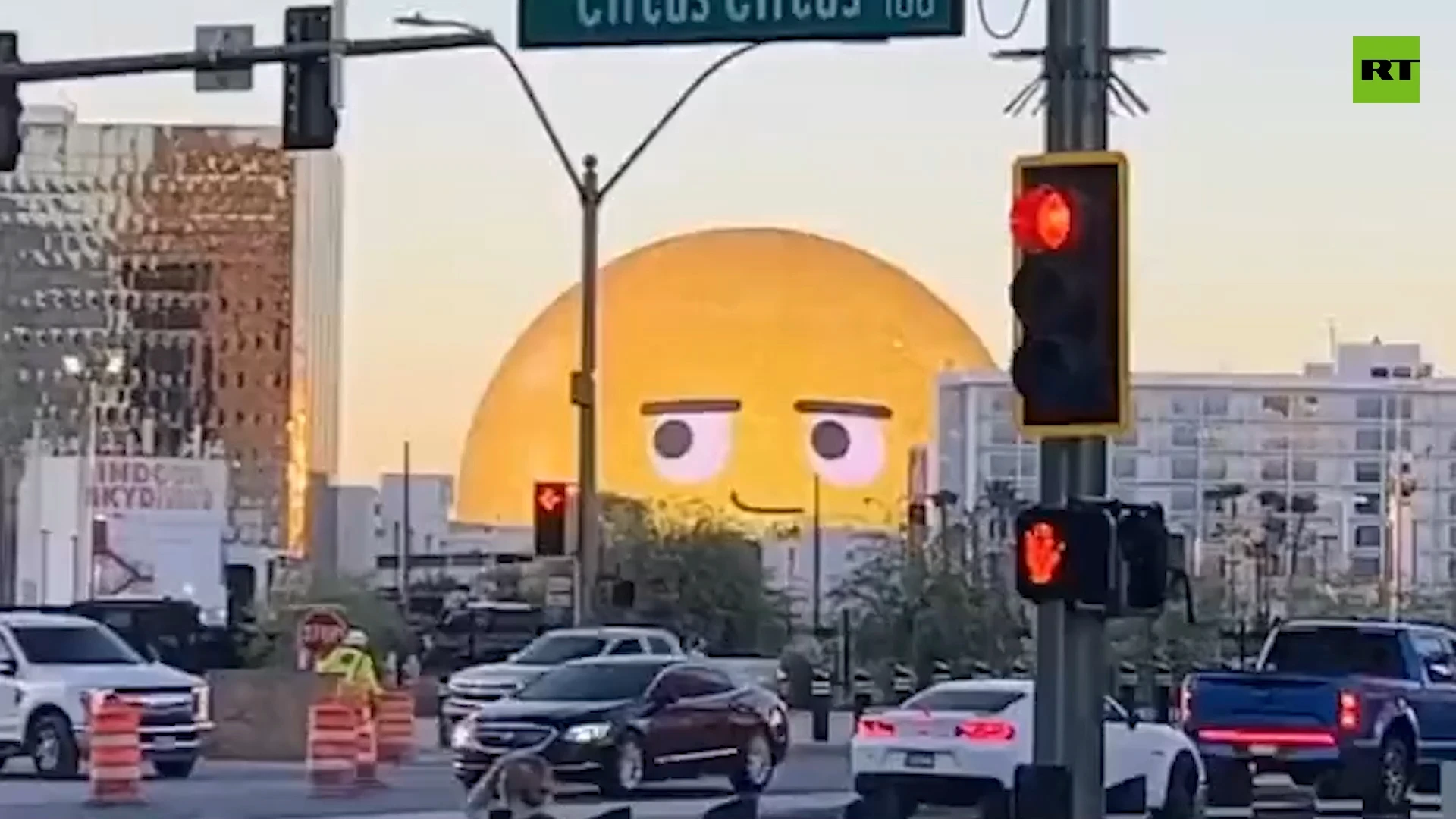 Iconic Las Vegas dome gives tourists the side-eye