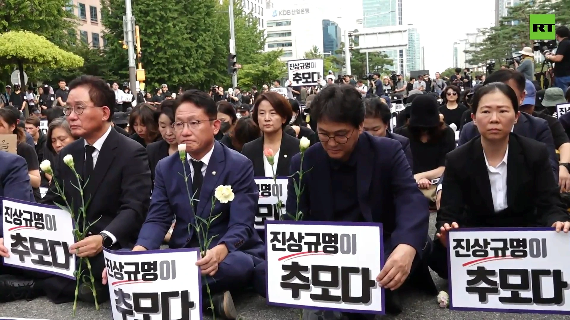 Tens of thousands of South Korean teachers rally after colleague’s suicide