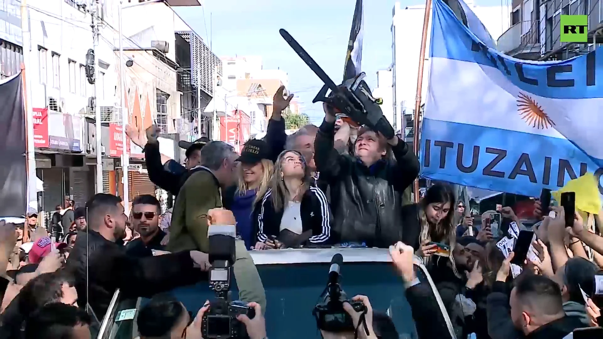 'Something fresh' | Hundreds sing in support of Argentina's presidential candidate Milei