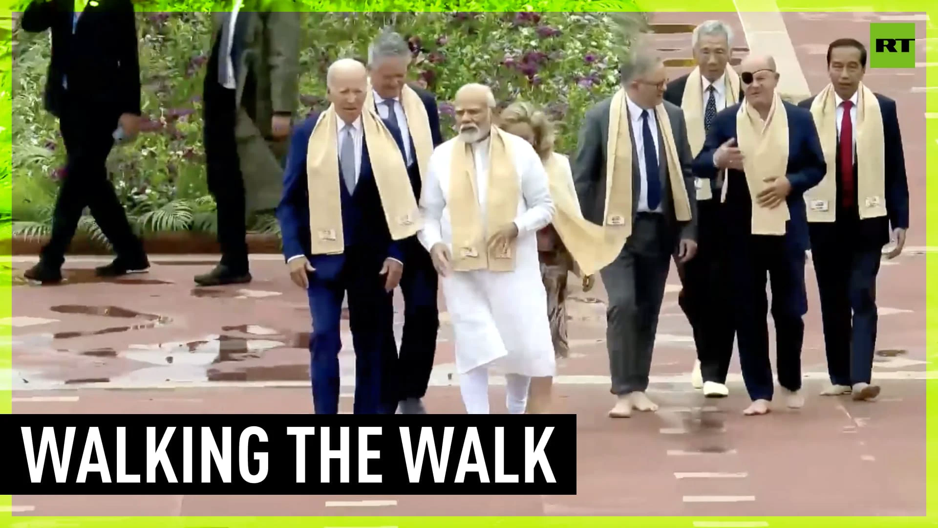 G20 leaders walk (almost) barefoot to honor Gandhi