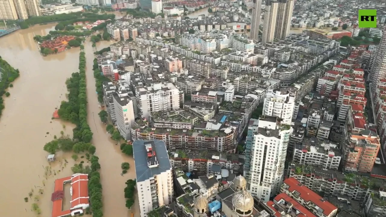 Clean-up continues after Typhoon Haikui hits Chinese province