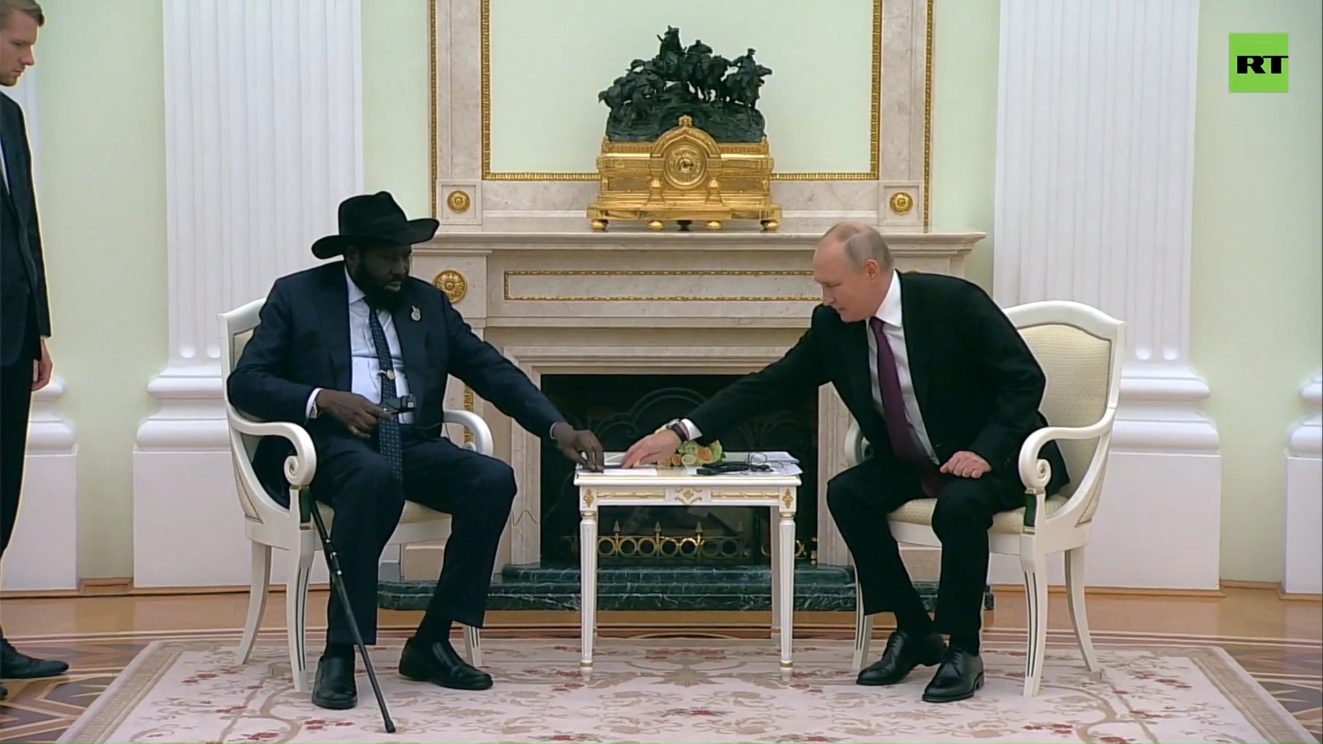 Putin helps South Sudan president with headset