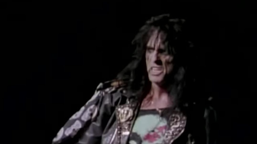 Alice Cooper - Only Women Bleed - Trashes The World