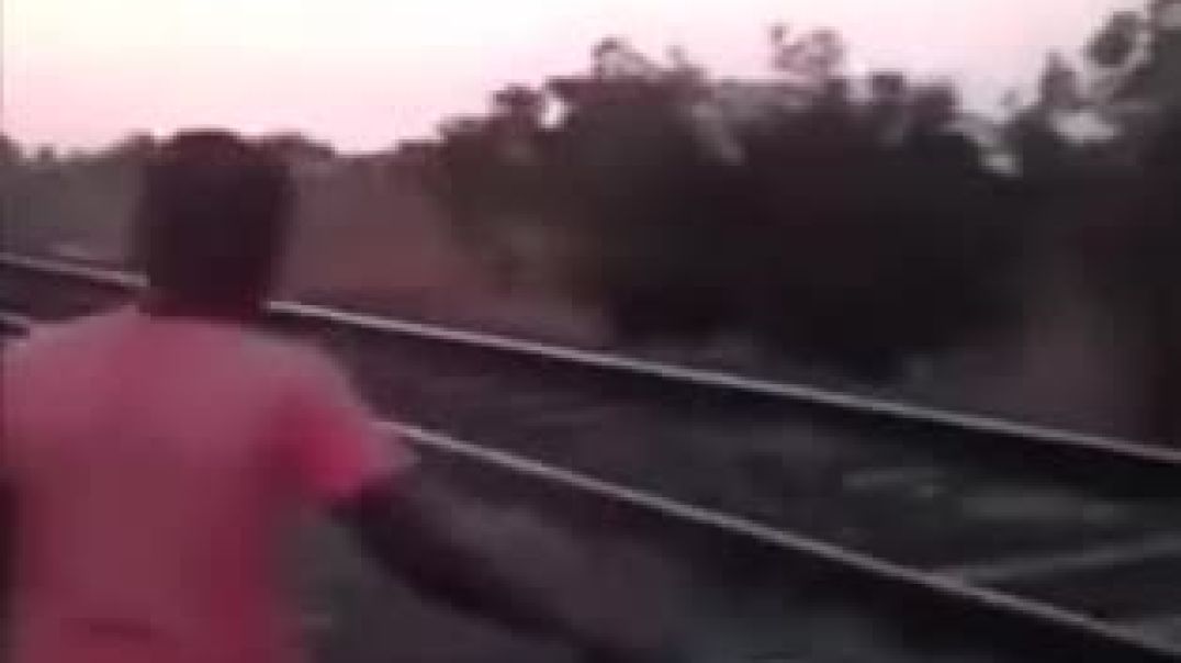 CURRY VS TRAIN ROUND 3 (DARWIN AWARD LOL)