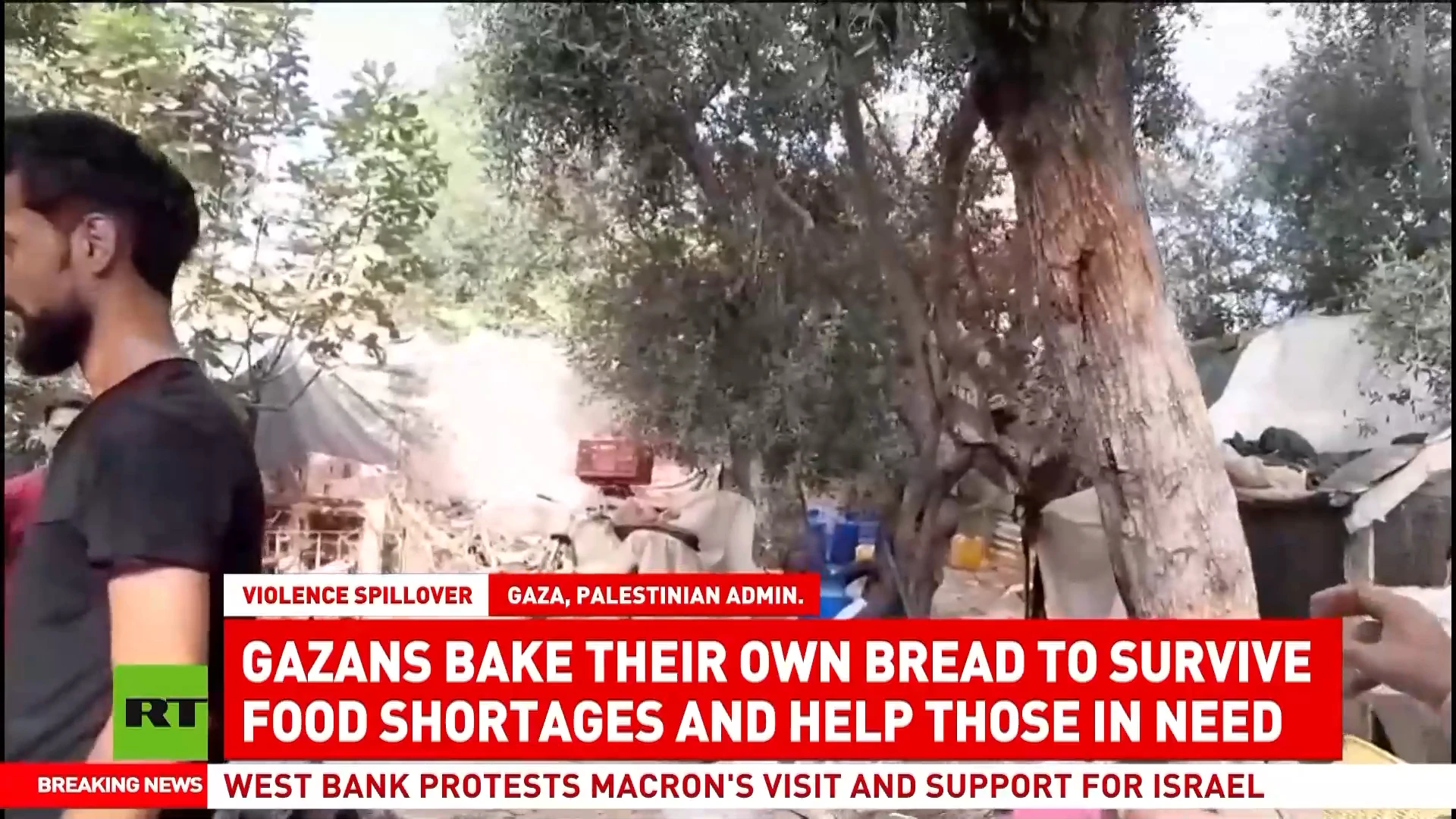 Gazans bake their own bread to survive food shortages