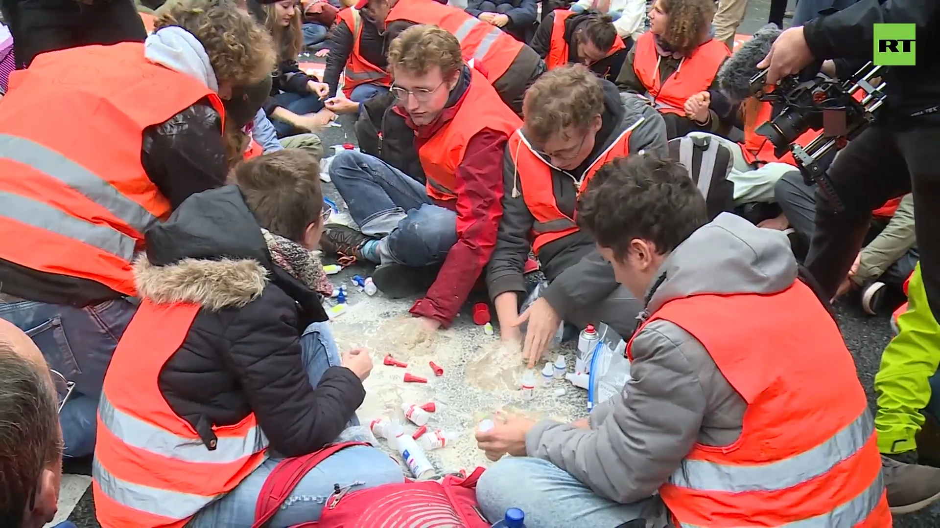 Climate activists glue themselves to Berlin road