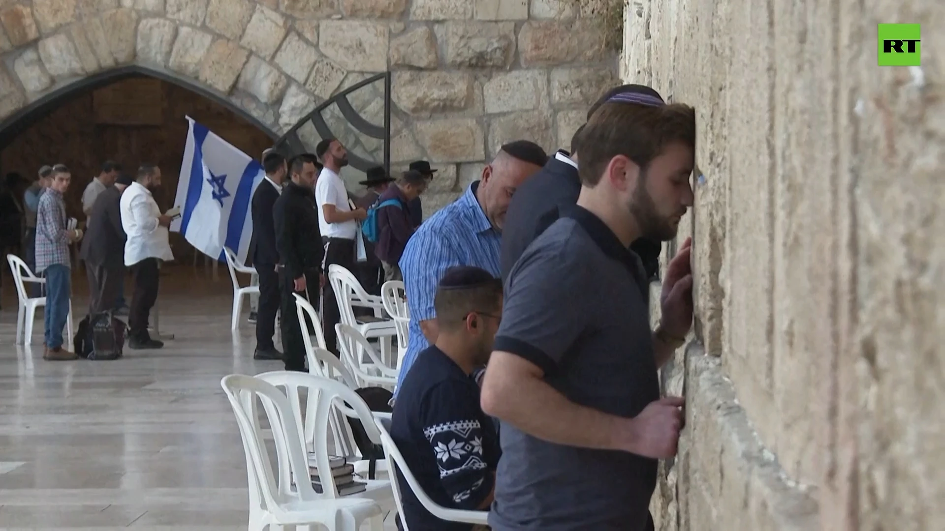 Israelis pray at Western Wall for safe return of captives from Gaza