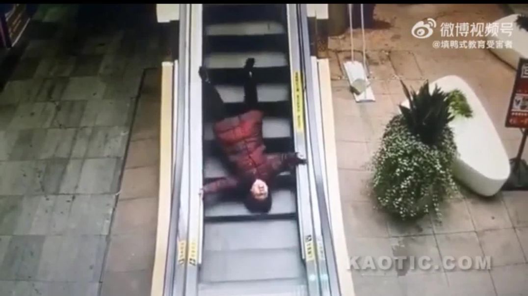 Women vs escalator