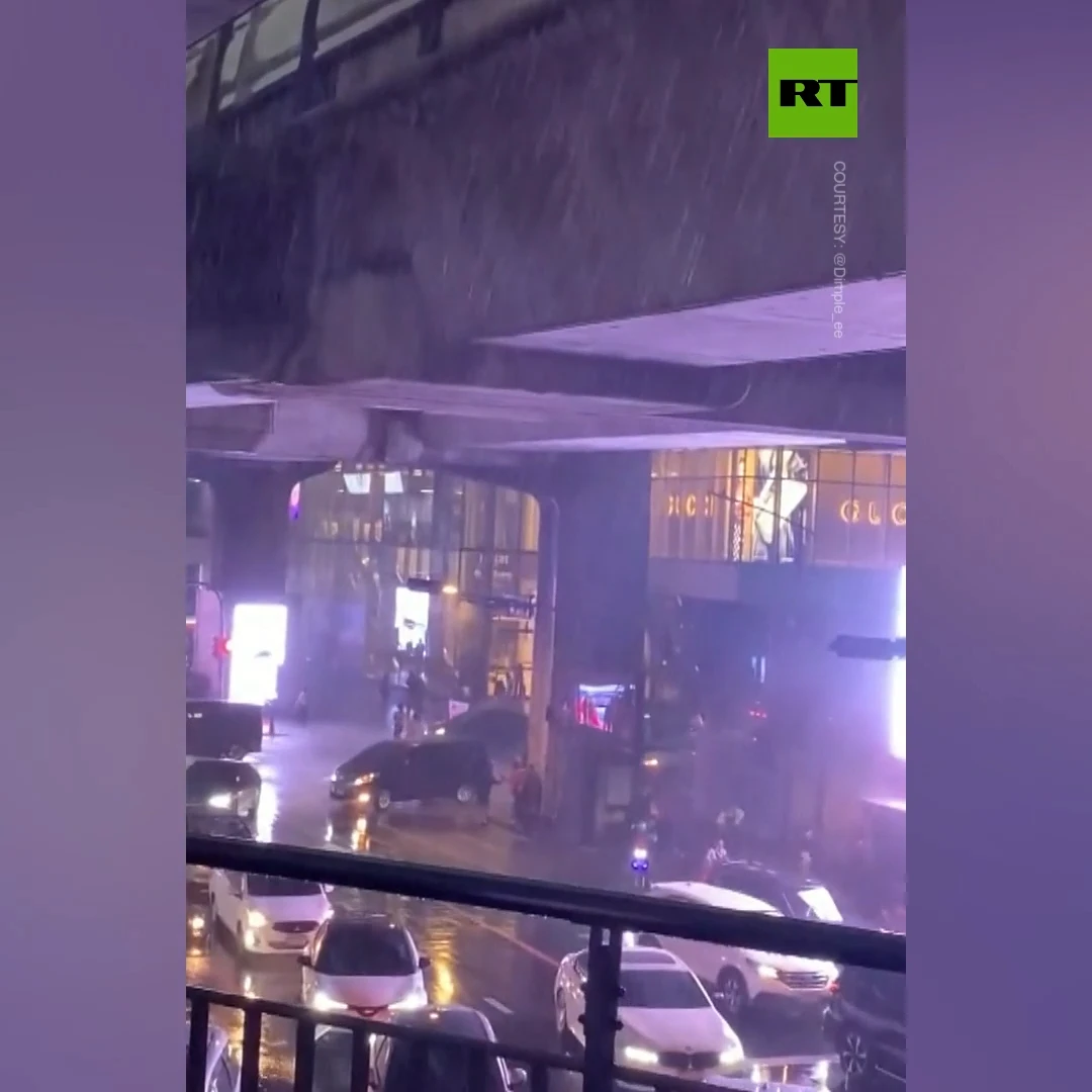 People flee Bangkok mall following shots fired inside