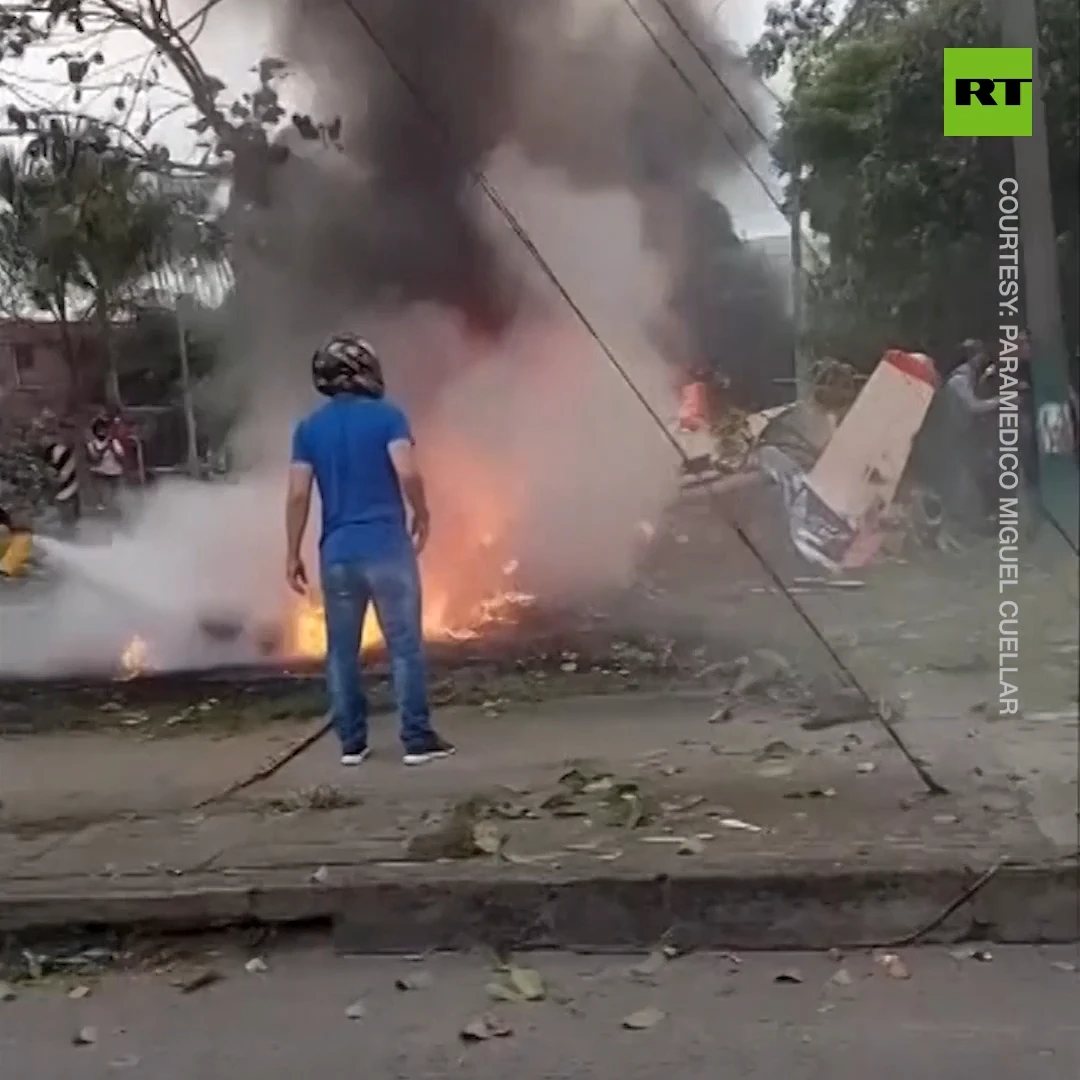 Plane crashes in residential part of Colombian city