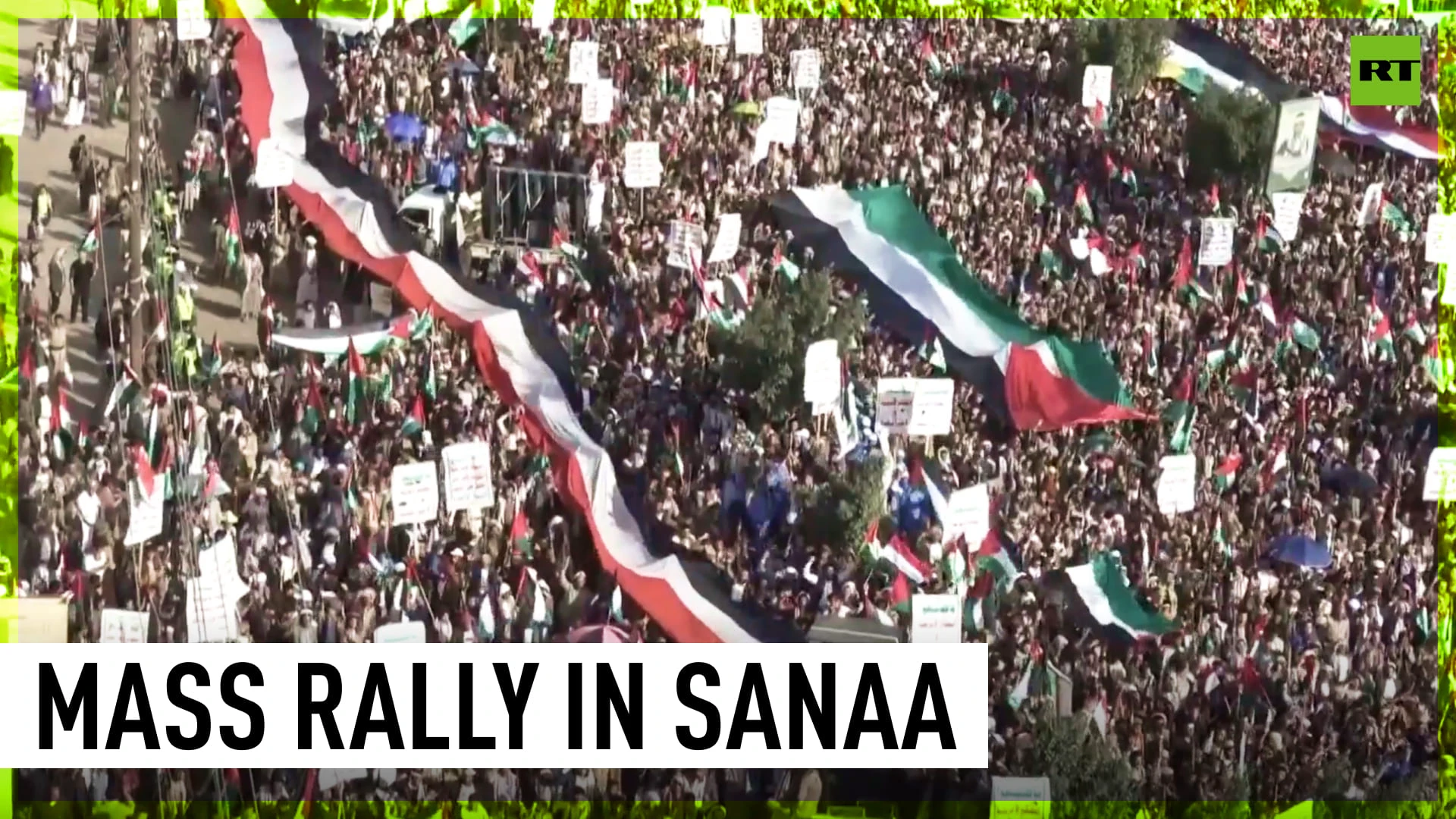 Enormous crowd gathered in Yemeni capital in support of Gaza