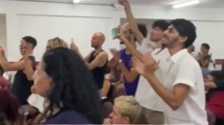 Ho a faculdade que vocês pagam dos filhos que vocês nao tem.