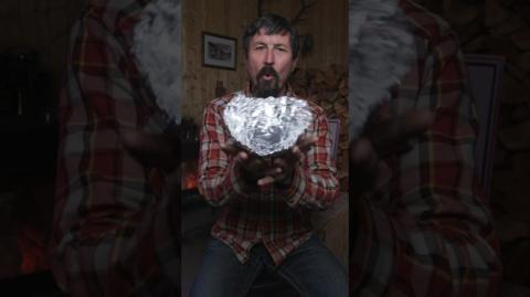 Survival Hacks: 5 Ingenious Uses for Aluminum Foil in the Wild! #Shorts