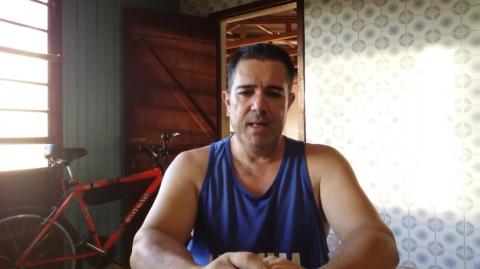 Don Sandro | A insanidade impune das feministas e o Amado Batista com uma granada sem pino nas mãos