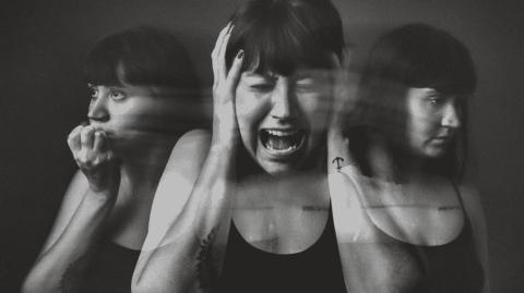 POR QUE AS MULHERES MODERNAS SÃO DEPRESSIVAS E ANSIOSAS?