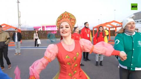 Largest multinational round dance of friendship takes place at World Youth Festival