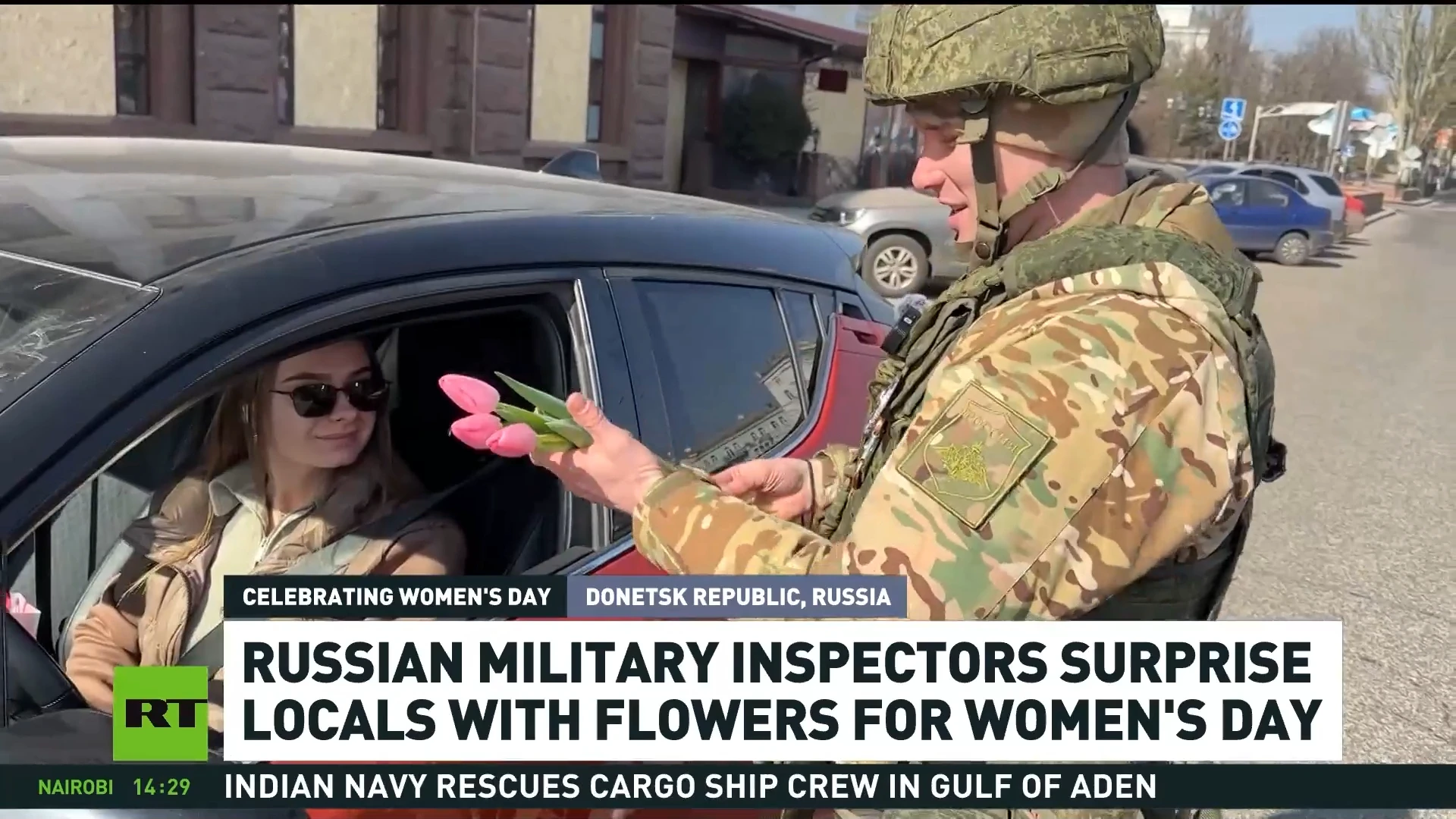 Russian military inspectors surprise Donetsk locals with flowers on ...