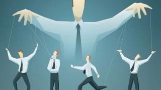 Quem cuida, manipula!