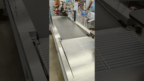 Full Service Self Checkout Stations at Kroger Replacing Cashiers