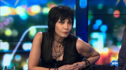 Joan Jett - Interviewed by Aussie Sacks of Shit - Esp Liza Wilkinson at 3:08 - two faced feminist arsehole.