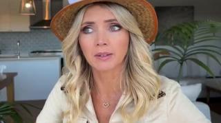 Bimbo Bushy Bush Barbie - Shows us how to make toast.