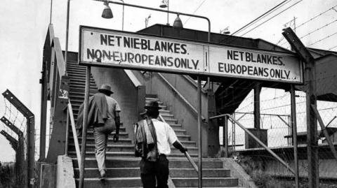 PARANÁ OFICIALIZA O APARTHEID NOS ÔNIBUS!